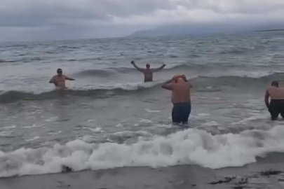 İznik Gölü’nde soğuk havaya ve dalgalarına meydan okudular!
