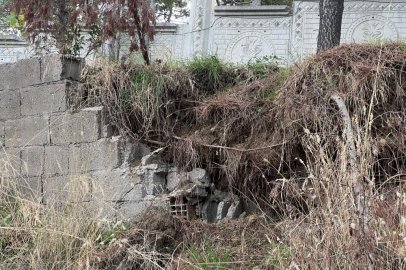 Mudanya-Tirilye yolunda tehlike, istinat duvarı yıkıldı