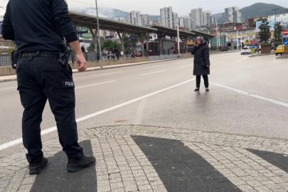 Bursa'da çocuğunu göremediği için boynuna bıçak dayadı