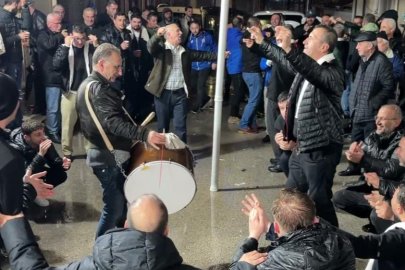 Bursa’da yağmur altında Arnavut damat coşkusu