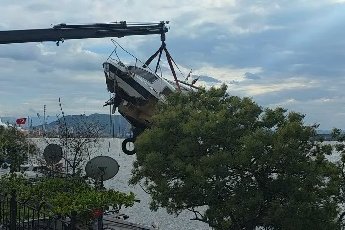 Fırtınada batan tekne kurtarıldı