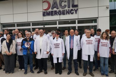 Bursa'da özel hastane önünde maaş protestosu!