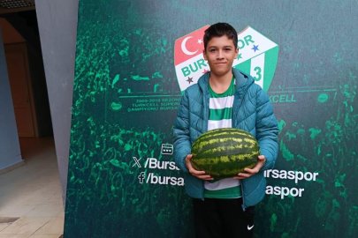 Karacabeyli taraftardan Bursaspor'a karpuz sürprizi