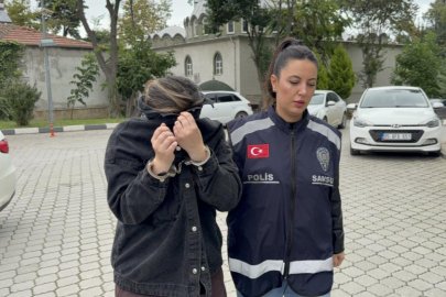 Baktığı yaşlı kadının hesabından para alan kadın tutuklandı