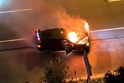 Bursa’da seyir halindeki lüks otomobilde korkutan yangın