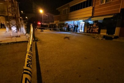 Boşanma aşamasındaki eşini ve araya giren genci vurdu