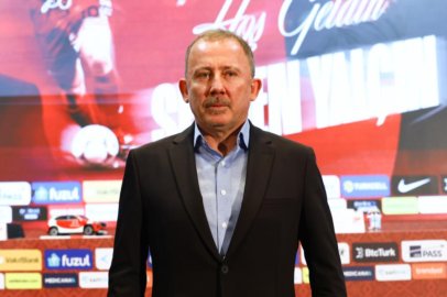 Sergen Yalçın: Başarılı olmak zorundayız