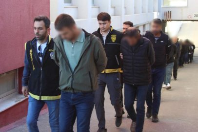 Sigorta şirketlerini kurgulanmış kazalarla dolandırdılar