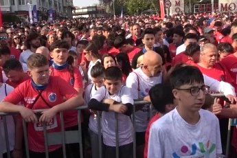 Binlerce Bursalı Cumhuriyet için koştu