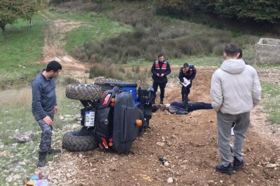 Devrilen ATV'deki 2 kişi yaralandı