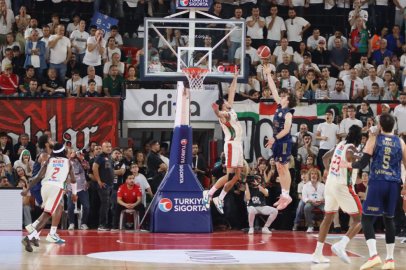 Fenerbahçe, Karşıyaka'yı farka boğdu: 97-72