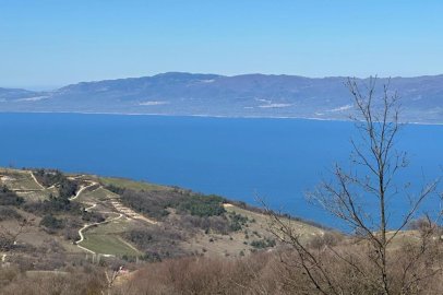 İznik Gölü ve Uludağ manzaralı köy diğer şehirlerin radarında