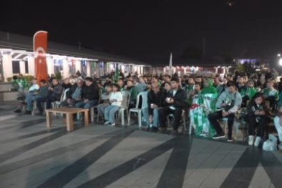 Bursaspor sevgisi Osmangazi Meydanı’nı doldurdu