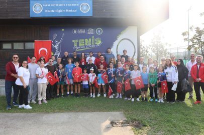 Bursa'da Cumhuriyet coşkusu tenis kortlarına taşındı