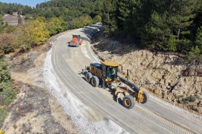 Büyükşehir'den Keles'te yol mesaisi
