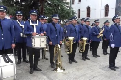 Bursa'da Atatürk Anıtı'na çelenkler sunuldu