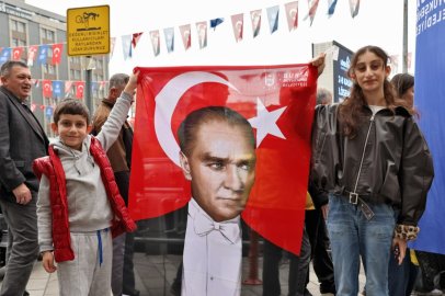 Büyükşehir'den Türk bayraklı Atatürk posteri