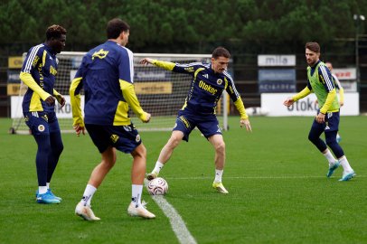 Fenerbahçe, Dirk Kuyt yönetiminde çalıştı