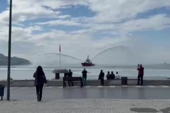 Gemlik’te Cumhuriyet Bayramı coşkusu denize taştı