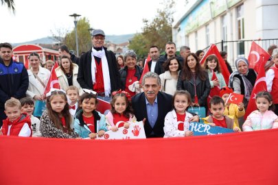Gemlik’te miniklerin Cumhuriyet coşkusu