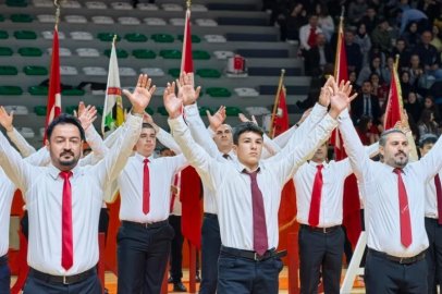 Bursa'da 103. yıl coşkusu 103 öğretmenle yaşandı