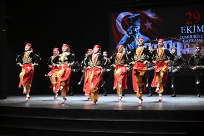 Cumhuriyet Bayramı coşkusu Tayyare Kültür Merkezi'nde yaşandı