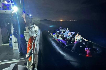 İzmir açıklarında 111 düzensiz göçmen yakalandı