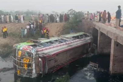 Pakistan’da otobüs şarampole yuvarlandı: 5 ölü, 27 yaralı