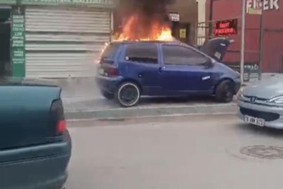 Bursa’da park halindeki otomobil alev alev yandı