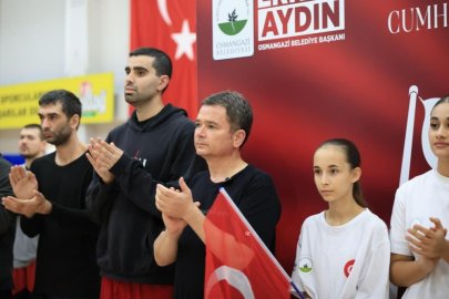 Osmangazi'de sporcular Cumhuriyet için ter döktü