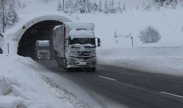 Ankara-İstanbul yolu trafiğe açıldı