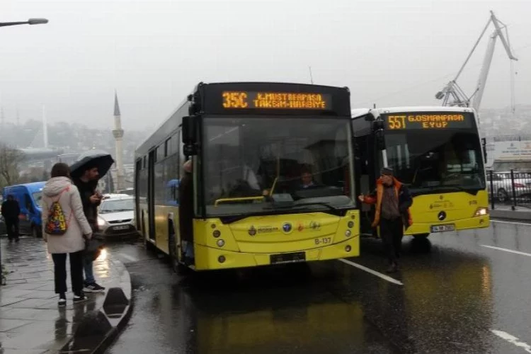 Arızalanan İETT otobüsü trafiği felç etti
