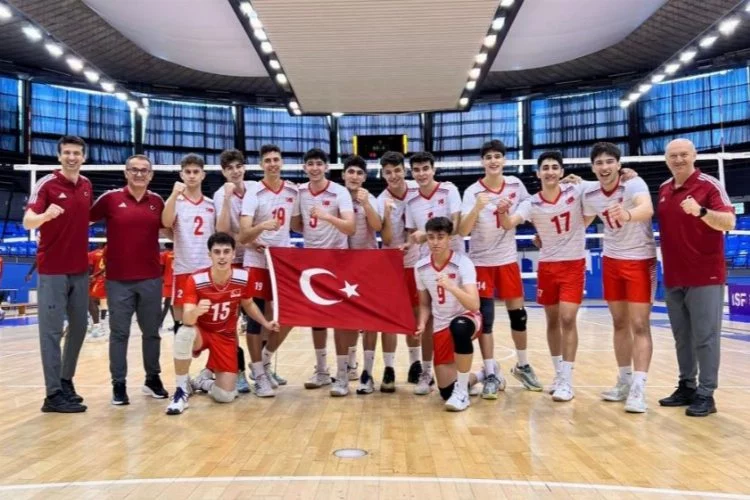 Bakan Bak, TVF Spor Lisesi Erkek Voleybol Takımını tebrik etti