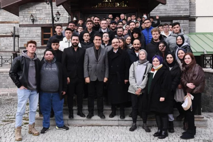 Başkan Dündar, Uludağ’ın zirvesinde gençlerle buluştu