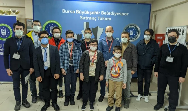 Bursa Büyükşehir Belediyesporlu satranççılardan 18 madalya  