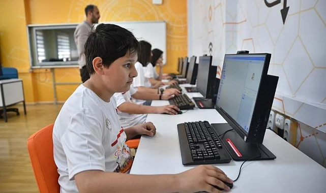 Bursa Büyükşehir'den eğitime teknoloji desteği  