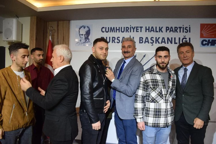 Bursa'da 100 yönetici DSP'den istifa ederek CHP'ye üye oldu