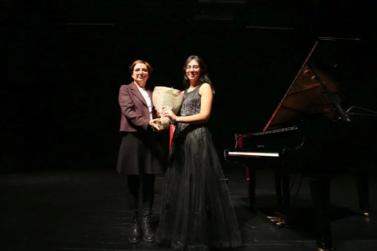 Bursa'da Arya Su Gülenç’ten muhteşem piyano resitali