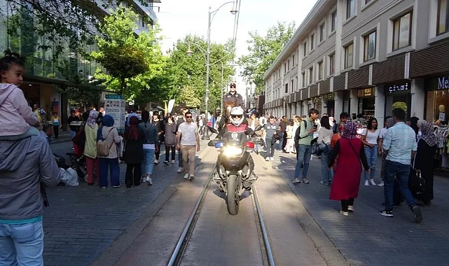 Bursa'da bu caddelerin güvenliği atlı polislere emanet  
