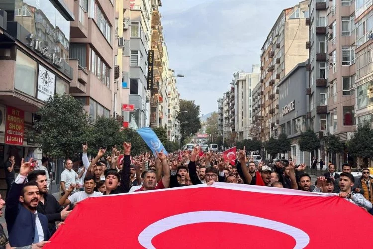 Bursa’da Çarşamba Mahallesi kırmızı beyaza büründü