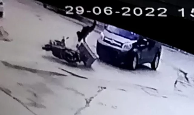 Bursa'da hafif ticari araç motosikletliye çarptı