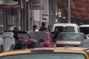 Bursa'da iki kişinin kavgası kamerada