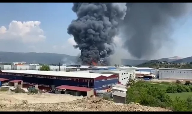 Bursa'da ısı yalıtım fabrikasında büyük yangın