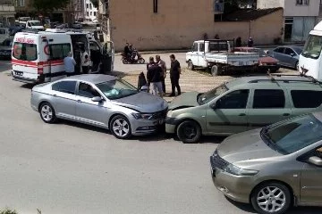 Bursa'da kafa kafaya çarpıştılar: 4 yaralı