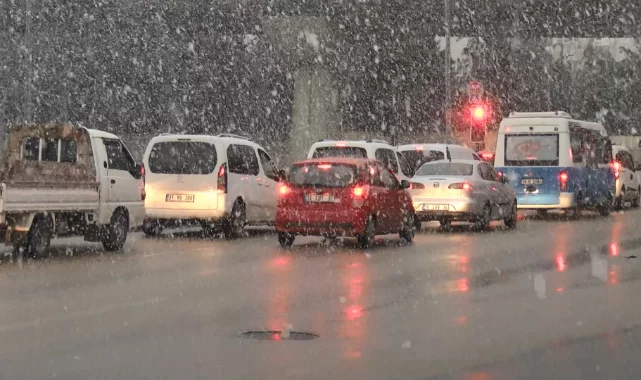 Bursa'da kar yağışı merkezde de etkili oldu!