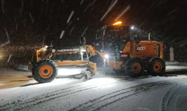 Bursa’da karla mücadele aralıksız sürüyor  