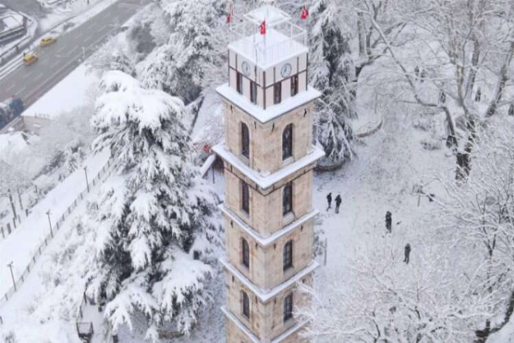 Bursa'da karlar altındaki saat kulesi havadan görüntülendi