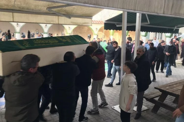 Bursa'da katledilen aile gözyaşlarıyla toprağa verildi