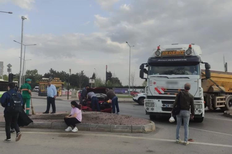 Bursa'da kazalar peş peşe geldi: 3 yaralı