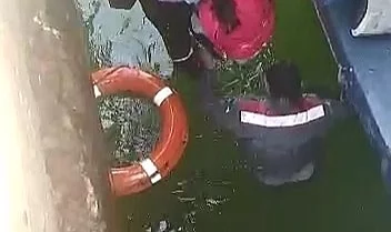 Bursa'da korku dolu anlar... İskeledeki çocuk denize düştü!